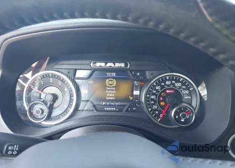 2022 Ram 1500 Laramie 4X4 5'7 Box z USA, uszkodzony, nr VIN 1C6SRFJT4NN481785